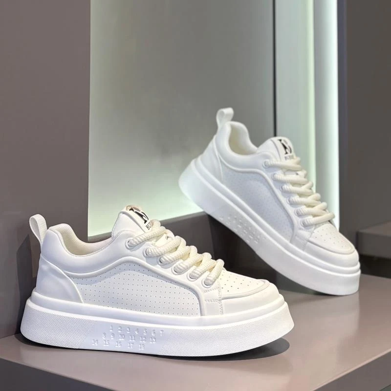 轻奢高端小白鞋男2025秋季新款打孔透气增高鞋百搭潮休闲板鞋
