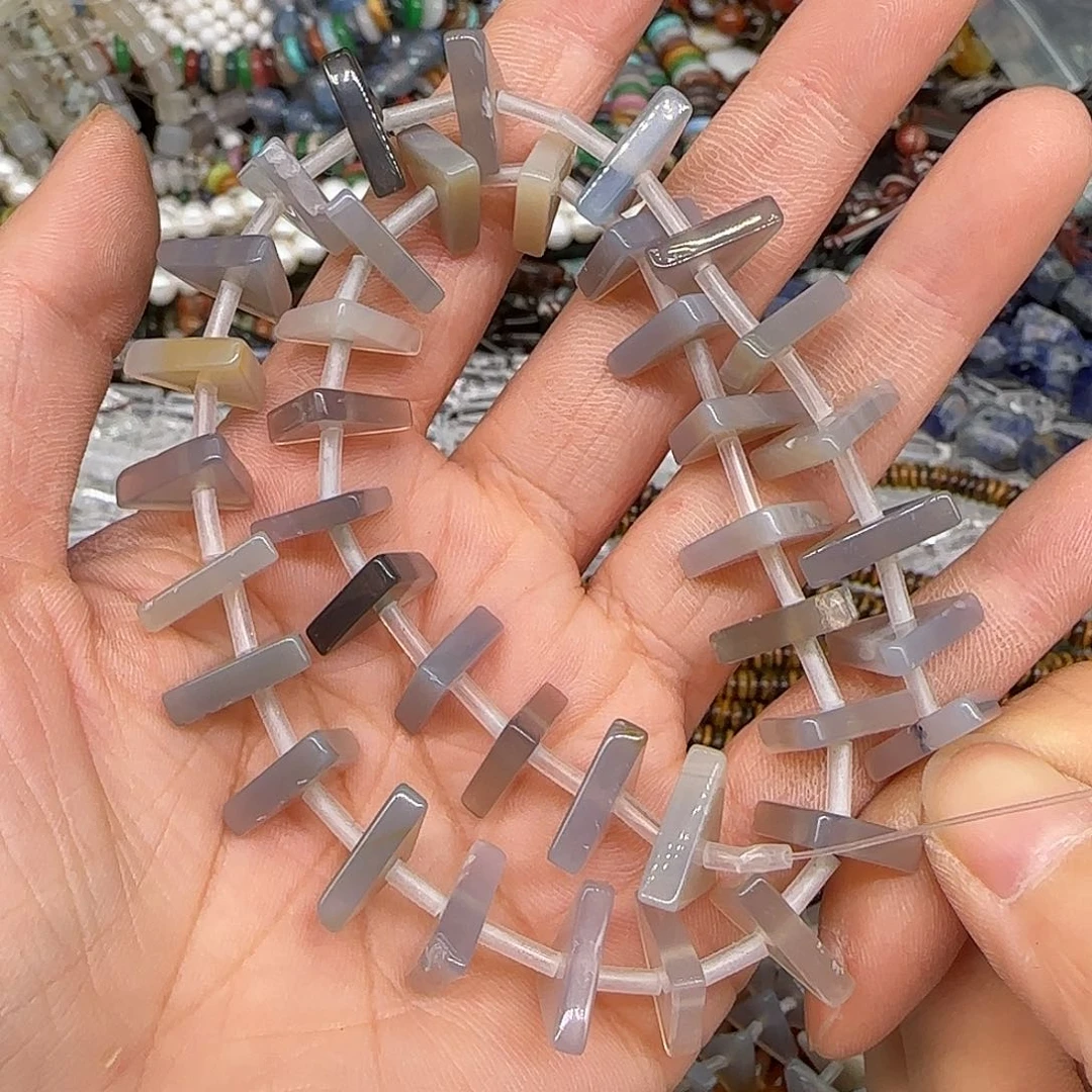 玛瑙/玉髓合金珠宝半成品灰玛瑙三角12mm一条
