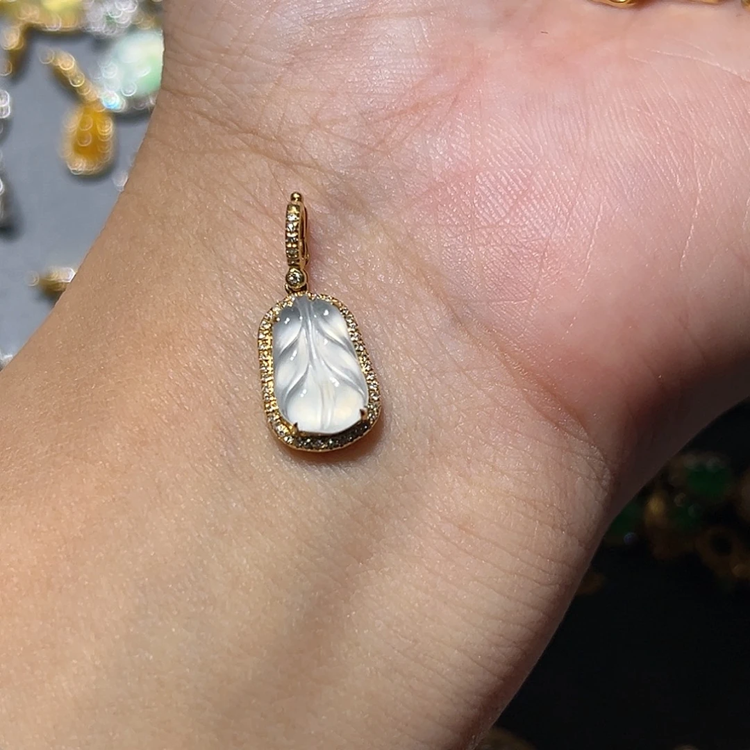 翡翠18K金镶嵌颈饰