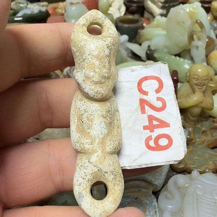 透闪石-蛇纹石玉未镶嵌颈饰