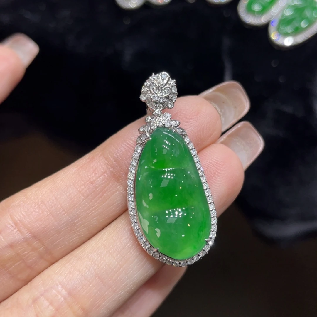 翡翠颈饰18K金镶嵌天然缅甸翡翠