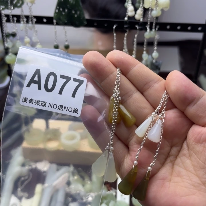 蛇纹石玉发饰合金景**姐