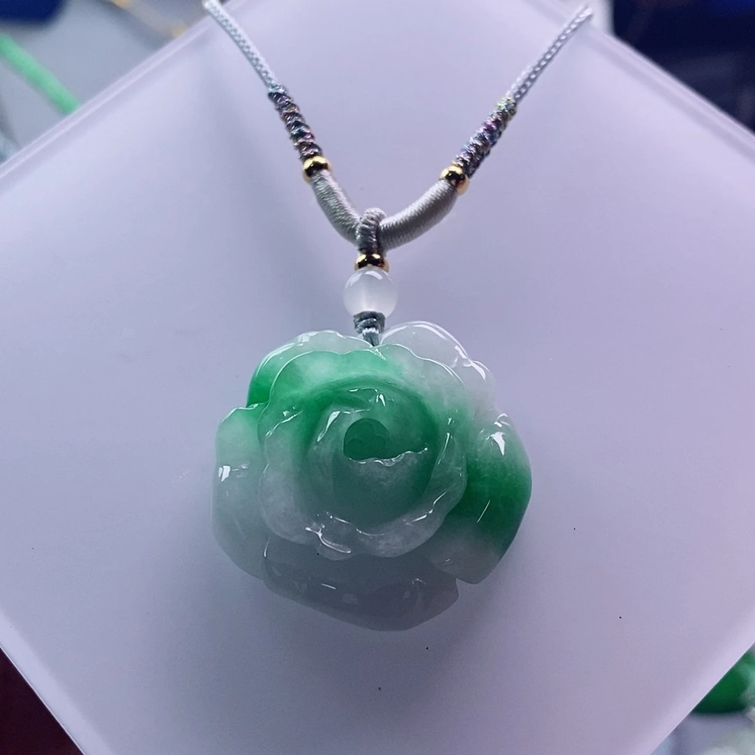 翡翠未镶嵌吊坠(赠链)
