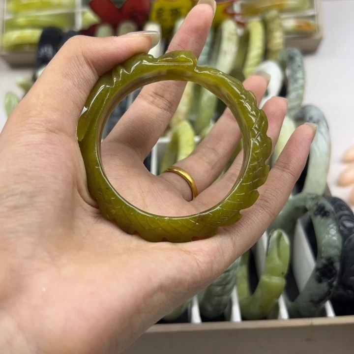 可***乐蛇纹石玉未镶嵌手镯