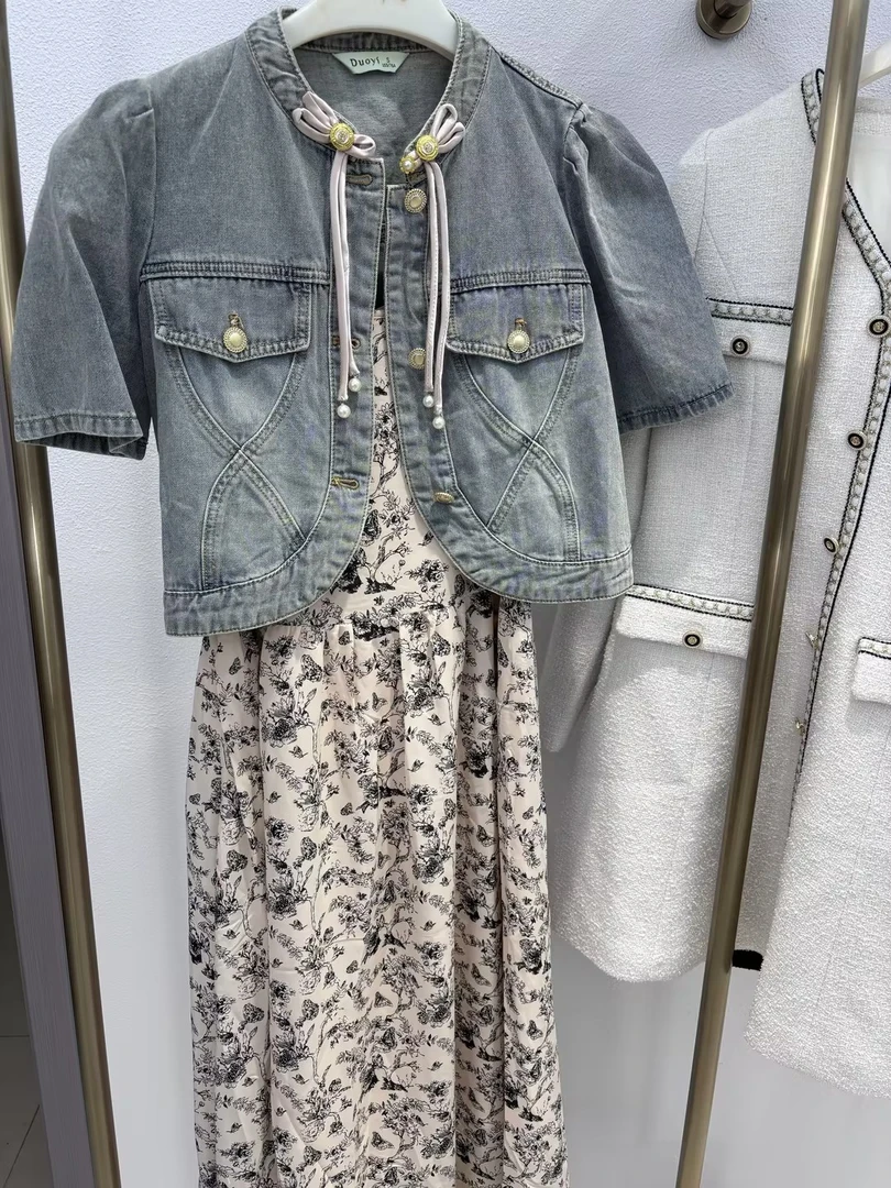 朵以2024新款国风盘扣短款短袖牛仔外套碎花吊带裙套装38DQ837036