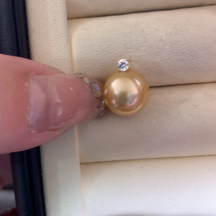 颈饰18K金镶嵌海水珍珠