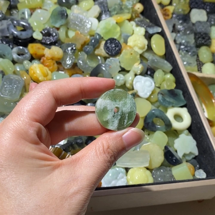 蛇纹石玉合金颈饰