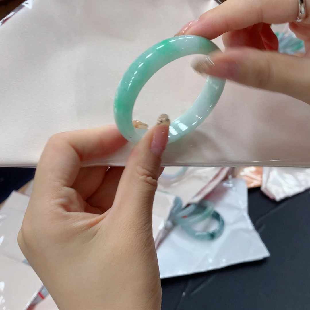 翡翠手镯未镶嵌买断