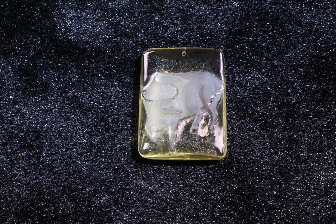 天然水晶天然黄水晶牛牌生肖吊坠29mm宽37.4mm长