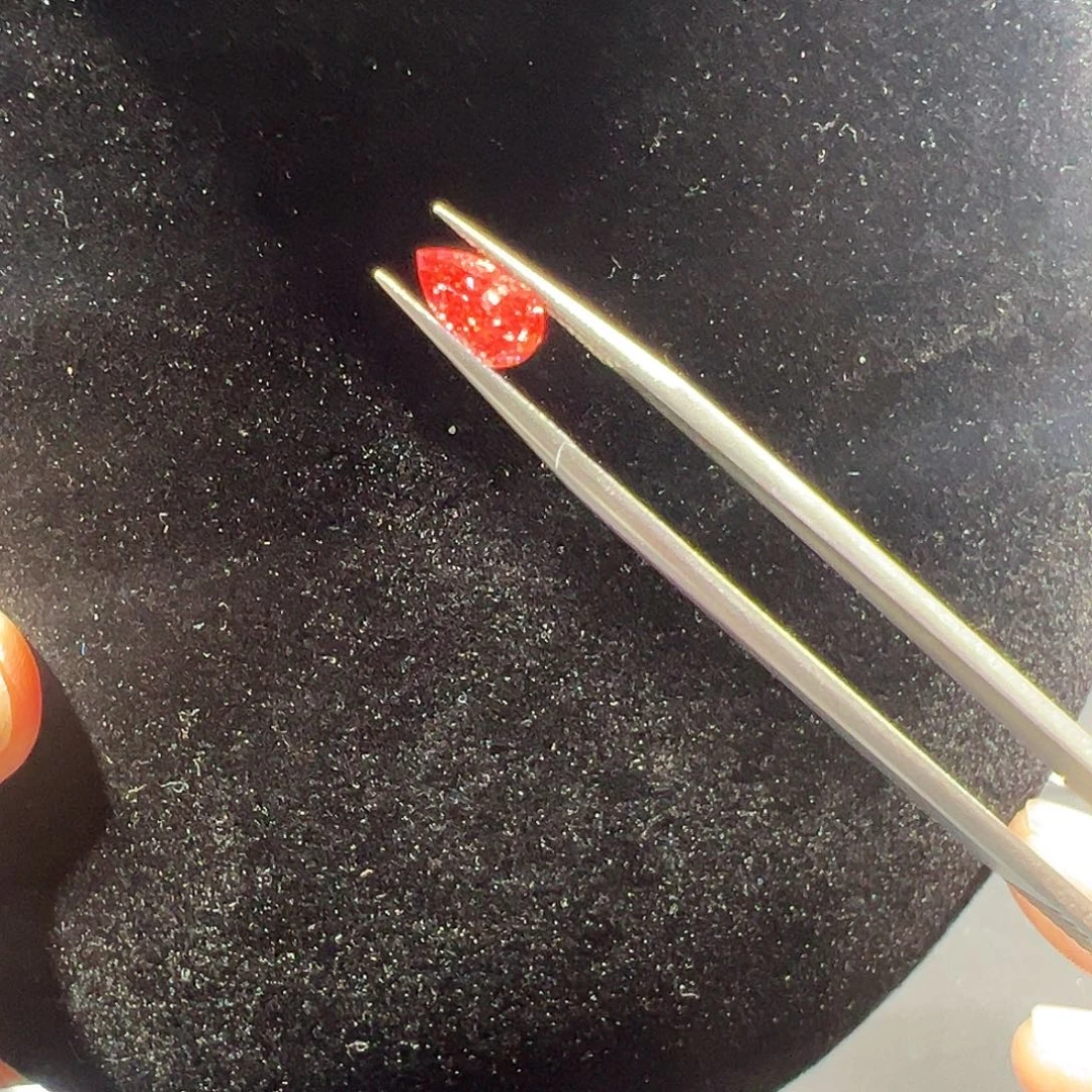 合成钻石裸石0.81ct水滴红钻培育钻石