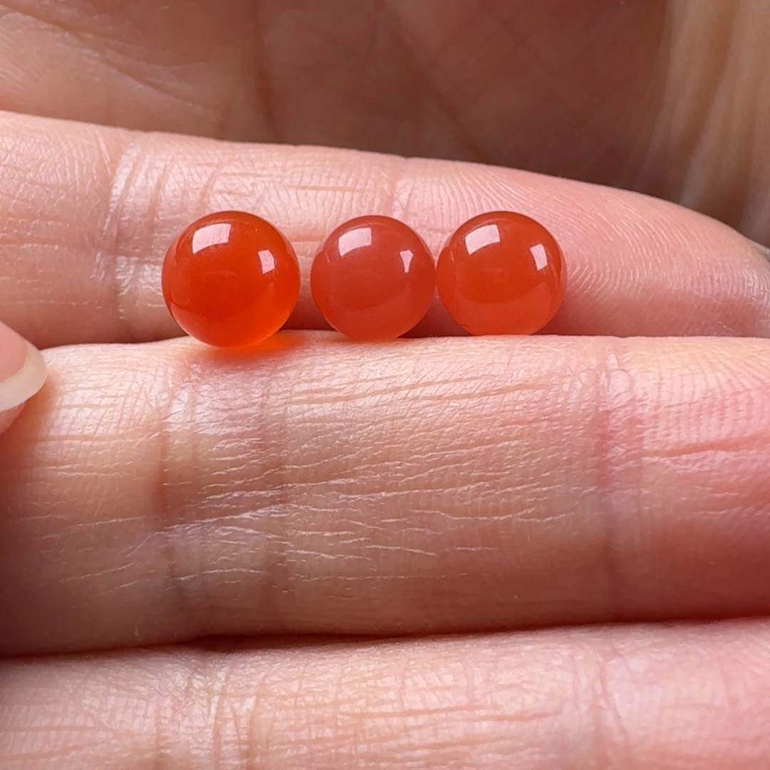 灵***草南红玛瑙未镶嵌圆珠7.5，6.9.6.9不退不换