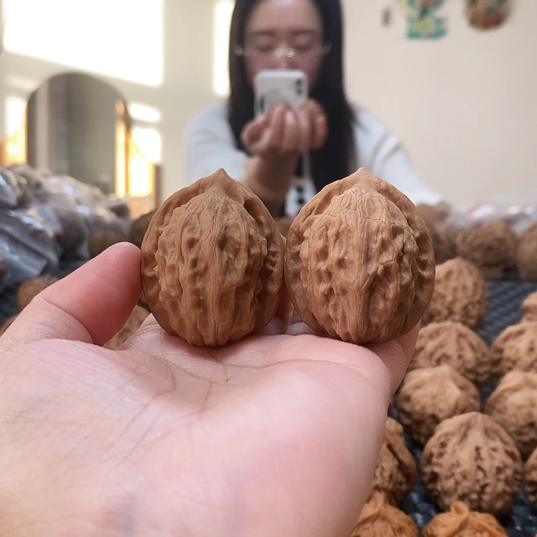 桃核吊坠大红袍36