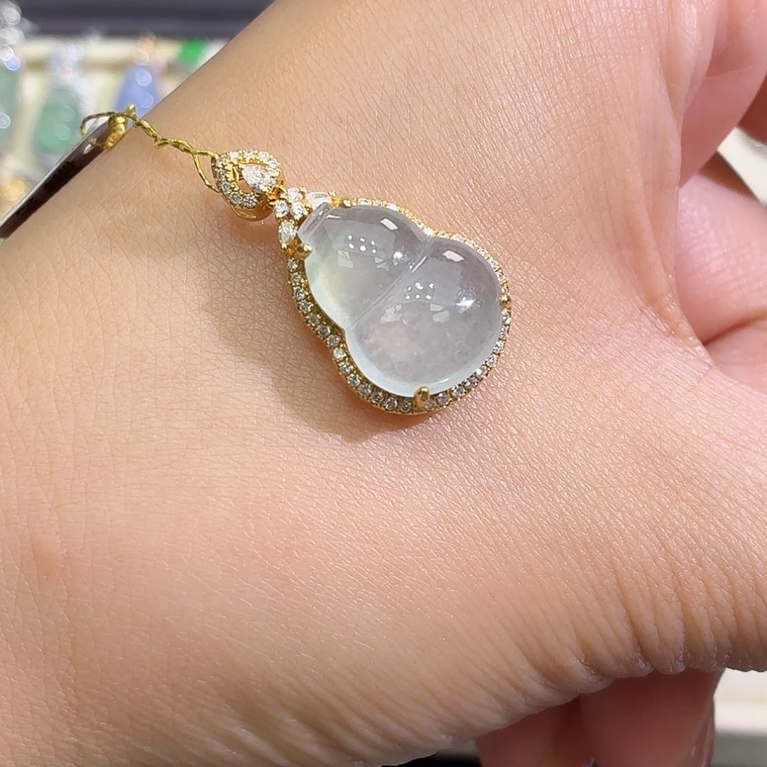 翡翠18K金镶嵌颈饰