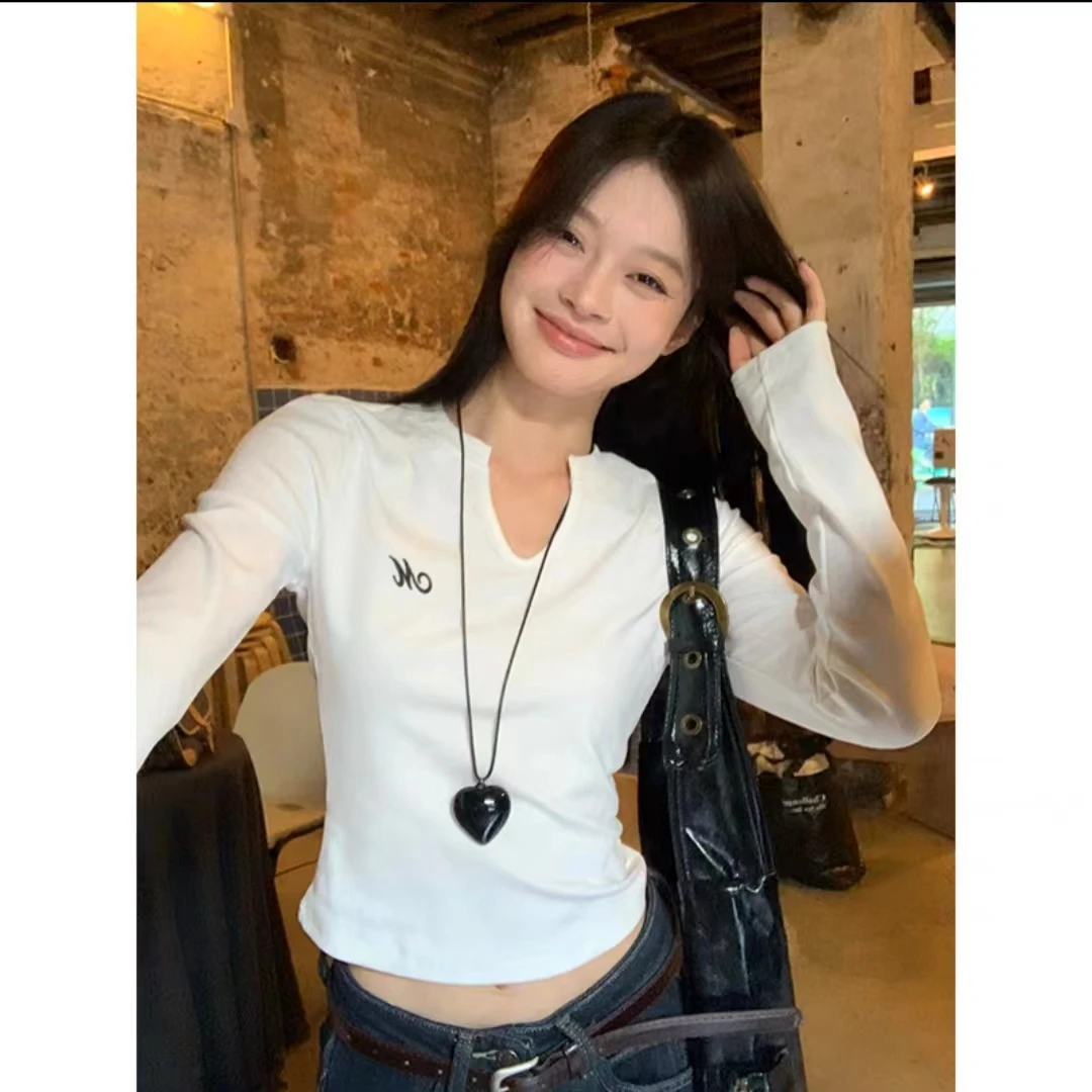 清清 宋正恩V领短款打底衫女冬季洋气字母长袖t恤上衣女ZE6588
