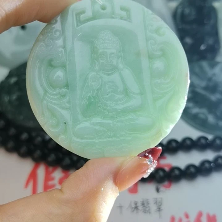 翡翠颈饰未镶嵌天然的A货翡翠