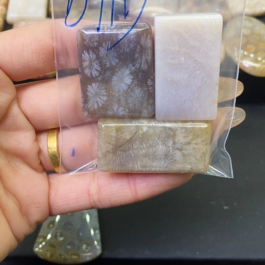 硅化玉颈饰合金b****.吊坠