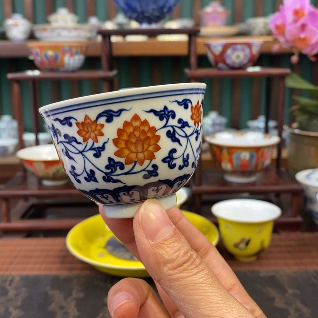 手工陶瓷青花矾红缠枝杯