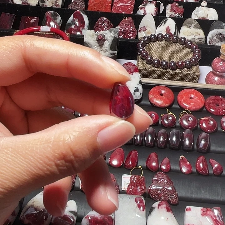 天然辰砂晶体吊坠4.5克