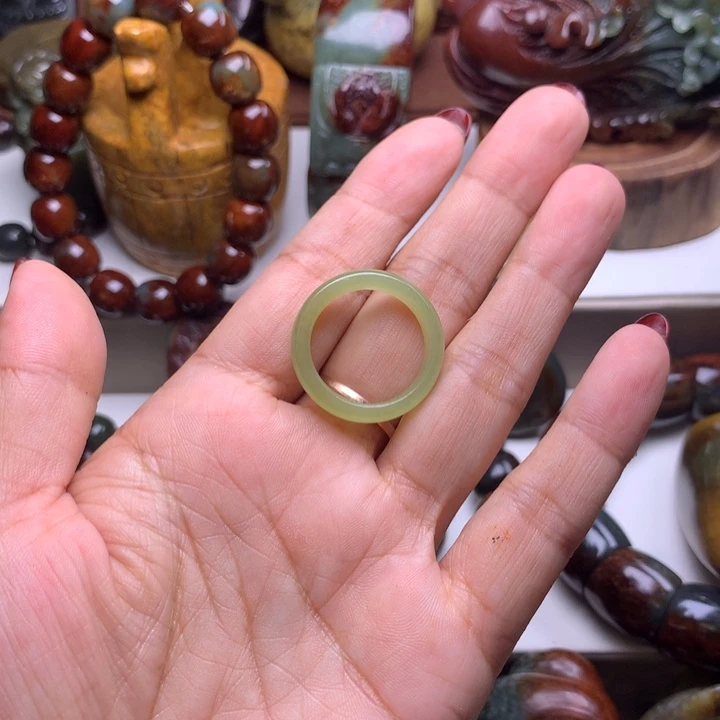 老***韩岫岩老玉（透闪石质玉）戒圈未镶嵌