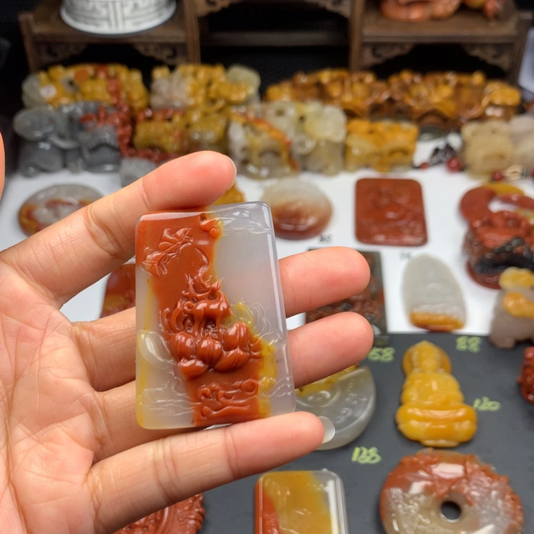 石英质玉（黄龙玉）挂件未镶嵌