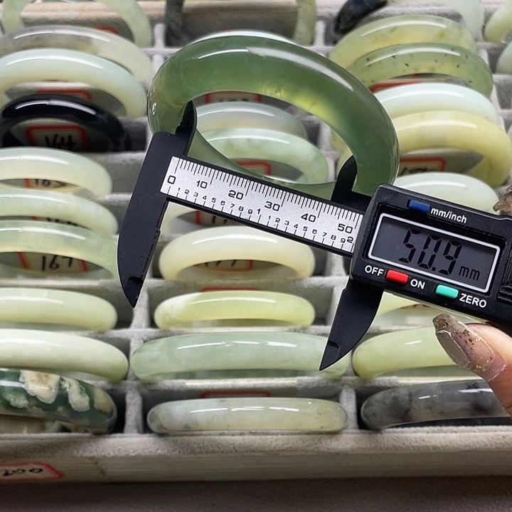 蛇纹石玉未镶嵌手镯196