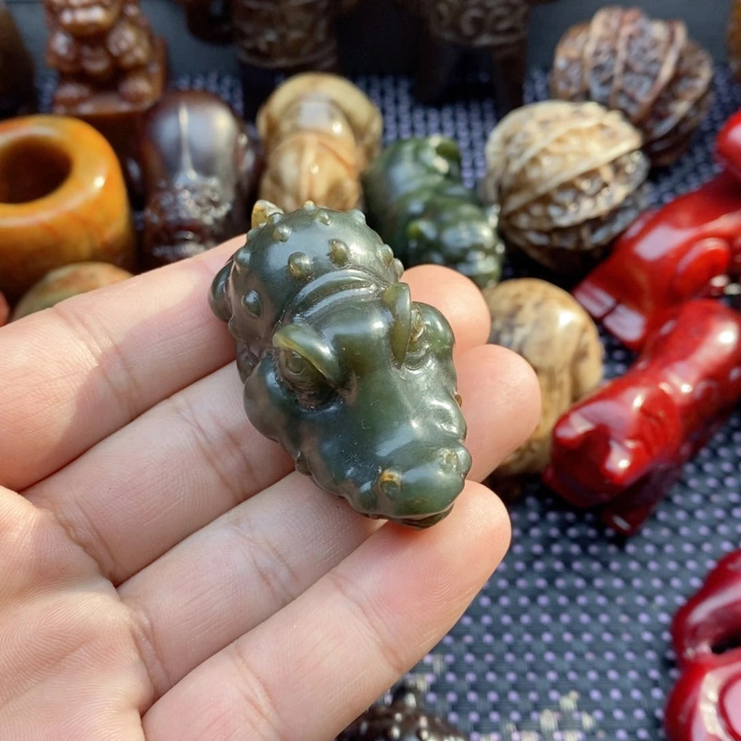 蛇纹石玉未镶嵌颈饰沧****）