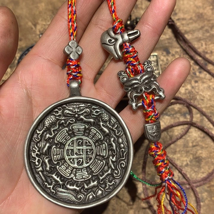 琉璃颈饰鹰喜欢的朋友