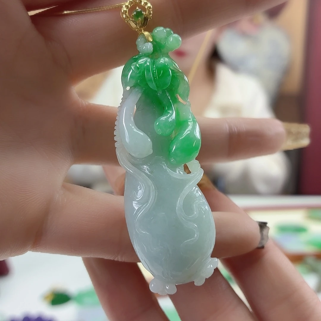 翡翠18K金镶嵌颈饰翡翠