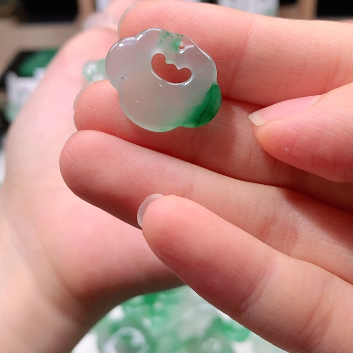 石英质玉未镶嵌颈饰I****馆