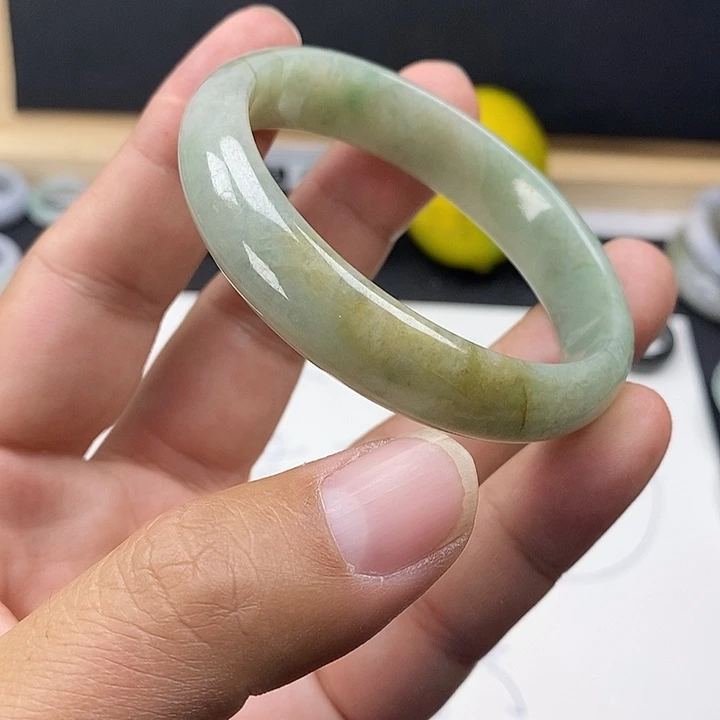 翡翠未镶嵌手镯54.4贵妃