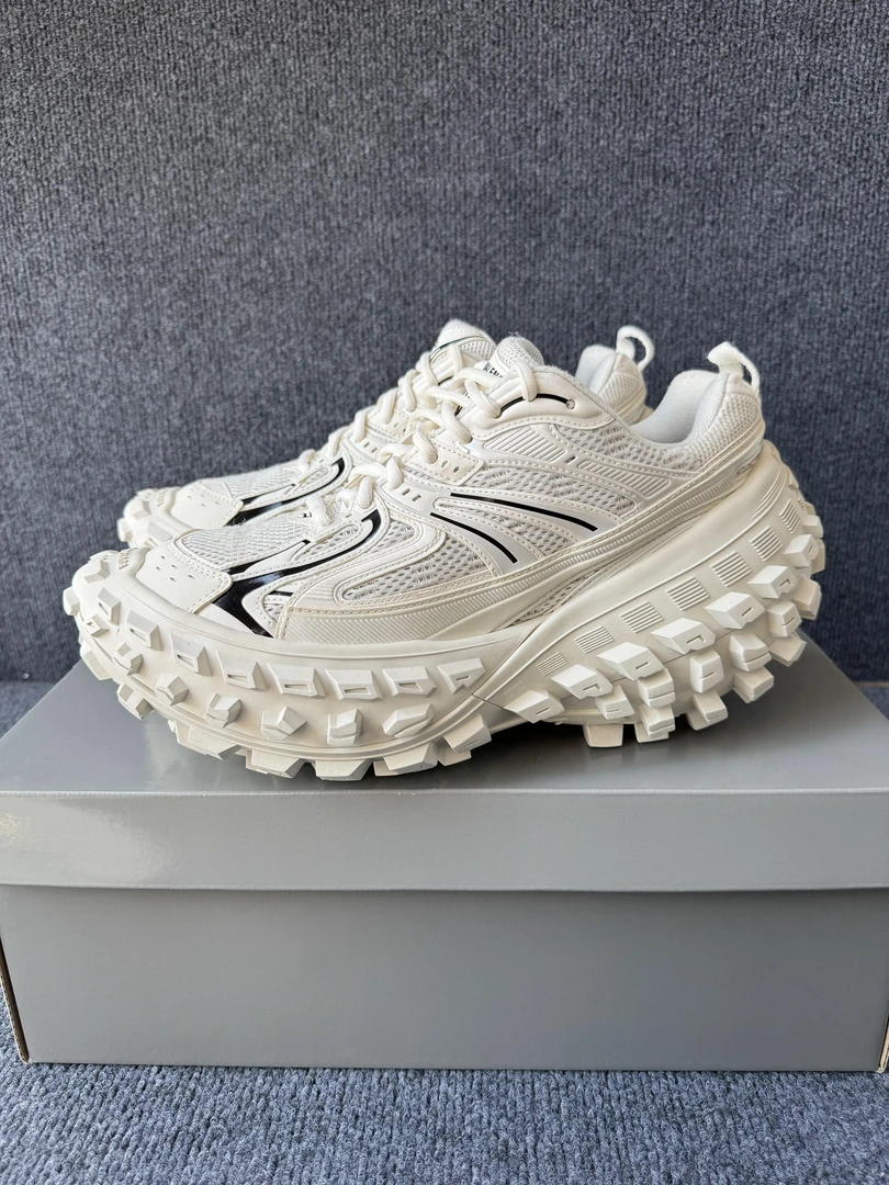 99新 Balenciaga/巴黎世家 44码 defender 黑白 轮胎鞋 原盒