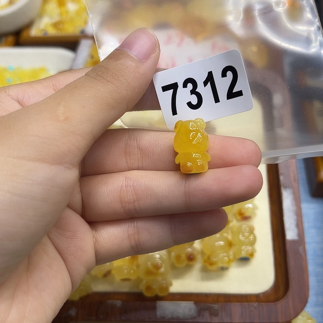 琥珀未镶嵌珠宝奇石