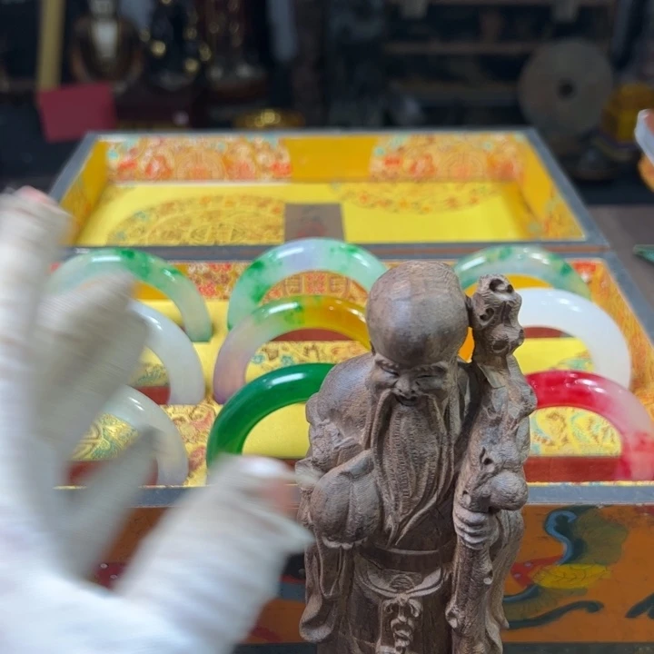 精品摆件工艺品等