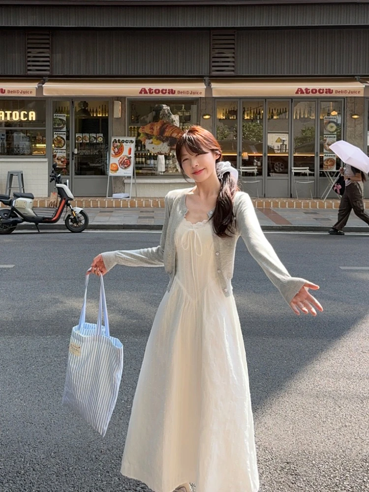 法式温柔风蕾丝边v领白色吊带连衣裙女收腰气质海边度假A字长裙子