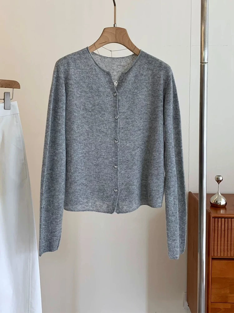 2503洋气纯羊毛爱心扣子卷边领开衫