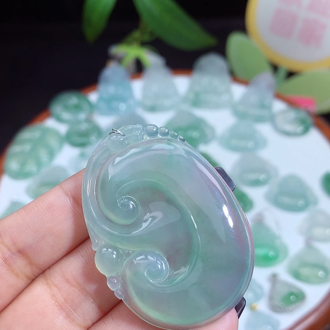 翡翠未镶嵌颈饰如意