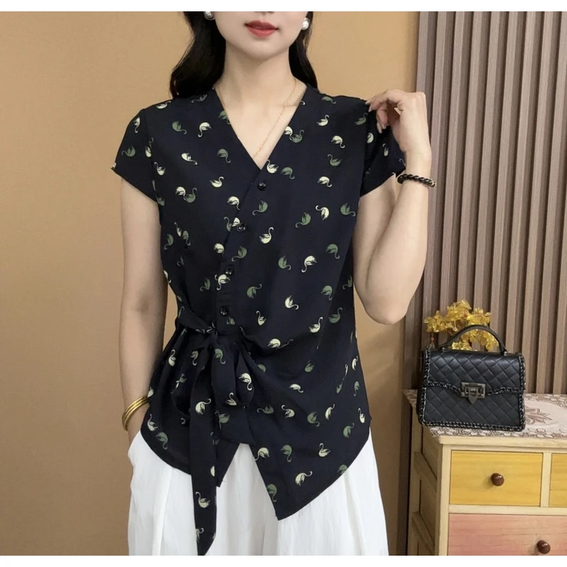 2025夏季新款时尚小天鹅洋气短袖气质百搭V领显瘦开衫扣上衣25722