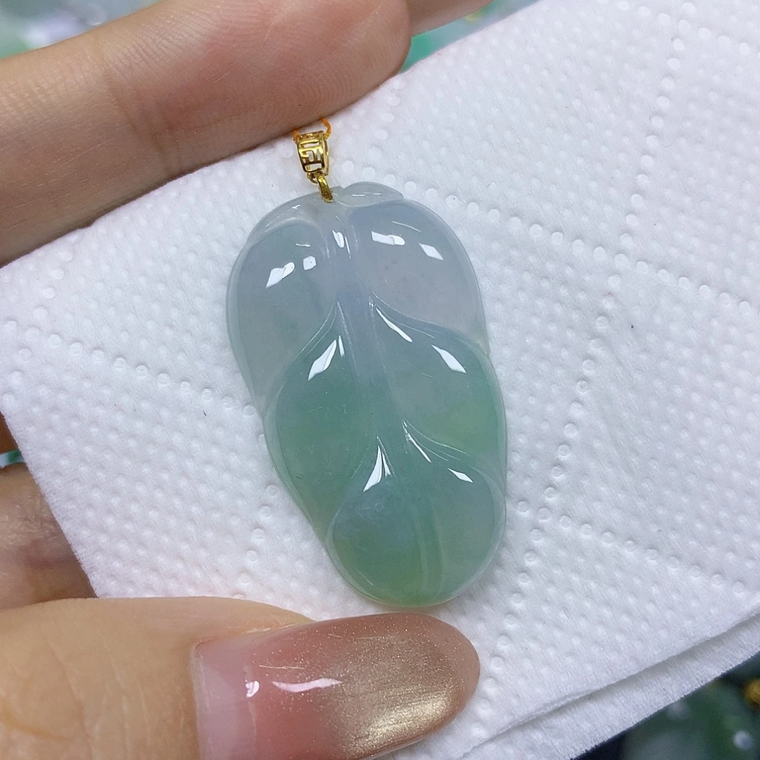 颈饰18K金镶嵌翡翠挂件