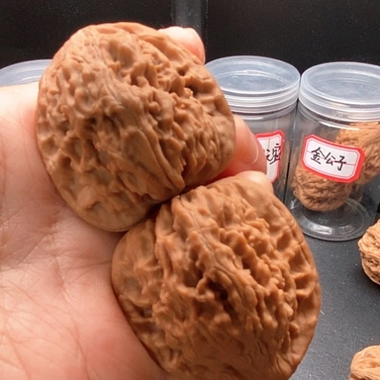 文玩核桃把件红狮子