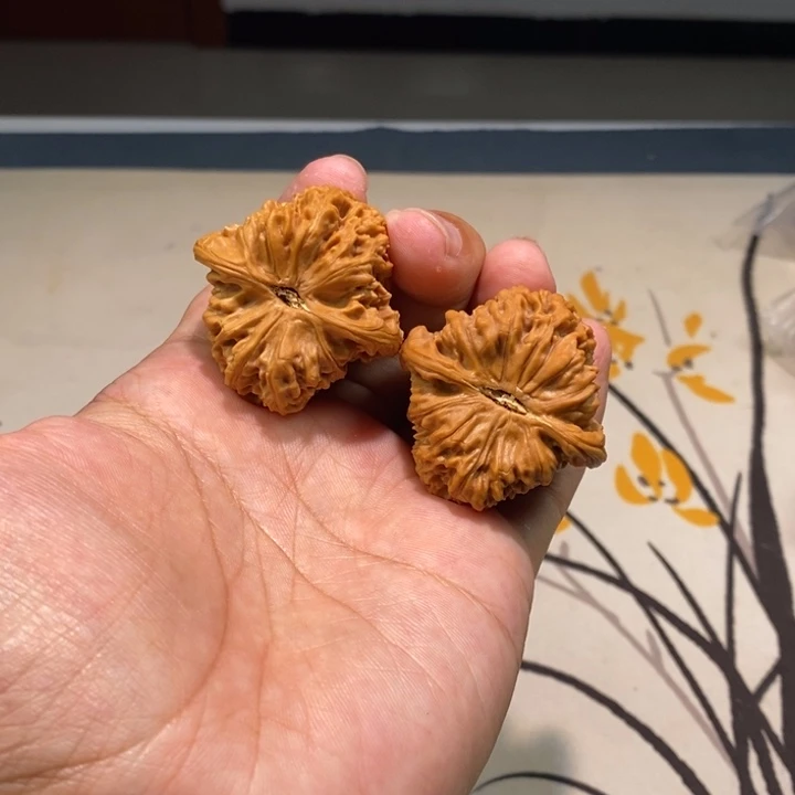 小***.文玩核桃把件三角疆012