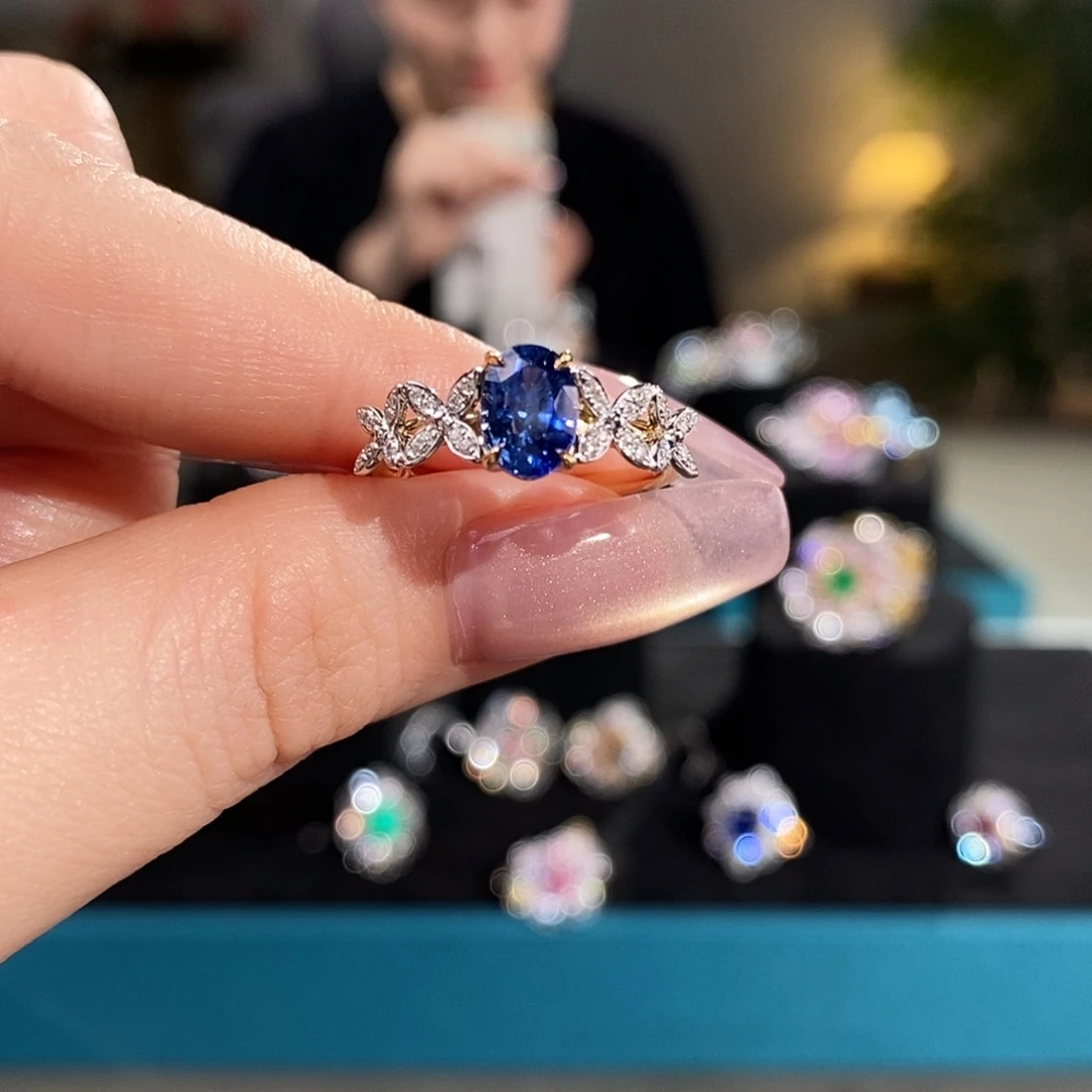 戒指18K金镶嵌蓝宝石1.29ct皇家蓝aigs