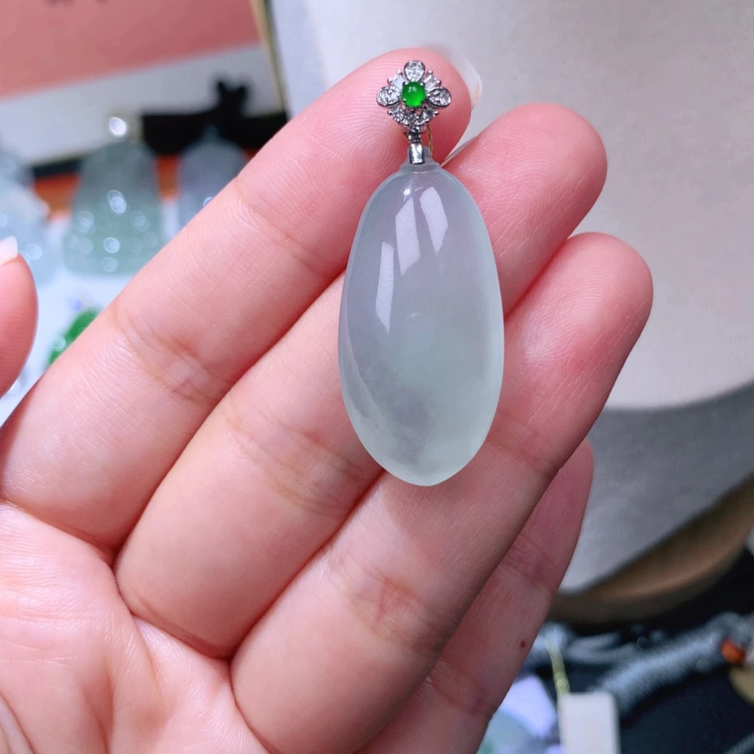 颈饰18K金镶嵌翡翠晚*福瓜