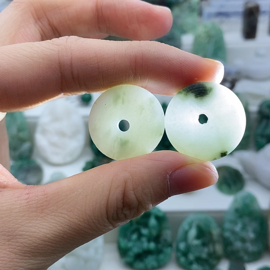 独山玉未镶嵌颈饰