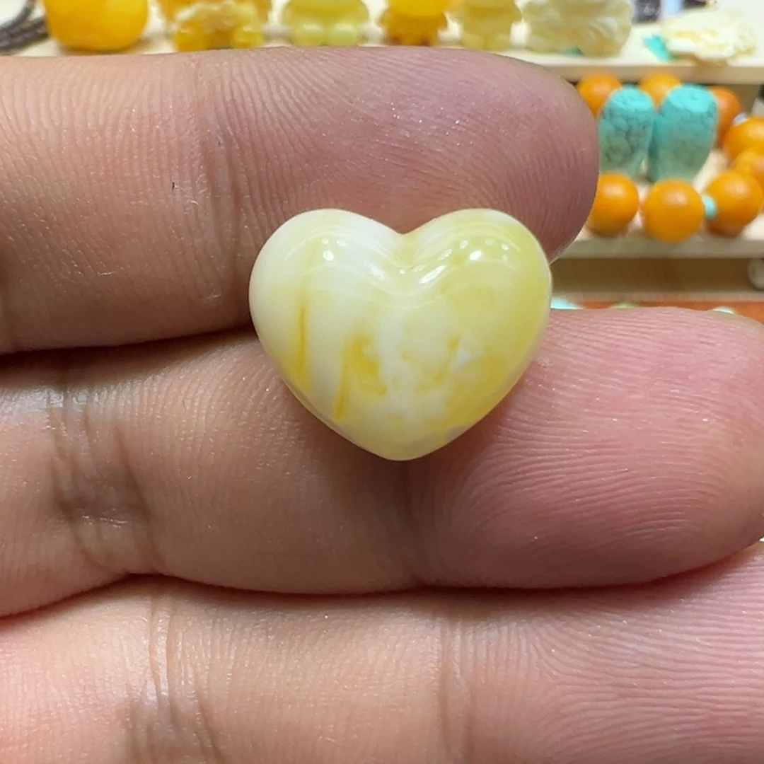 未镶嵌颈饰琥珀秋*