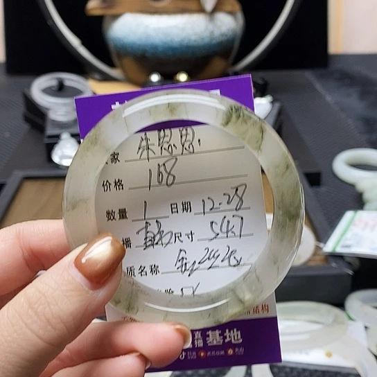 B***思石英质玉（金丝玉）未镶嵌手镯