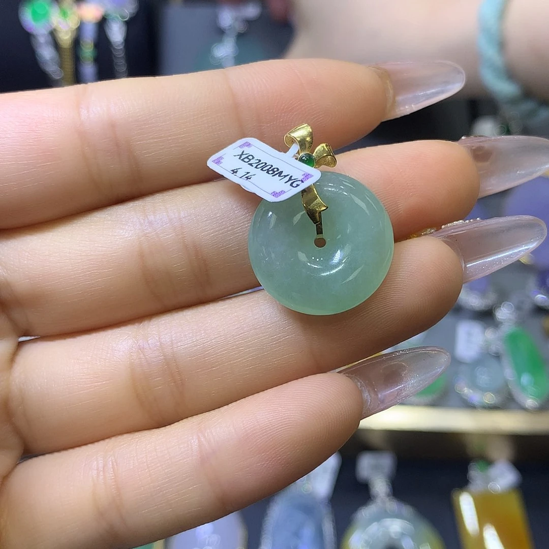 翡翠18K金镶嵌颈饰翡翠