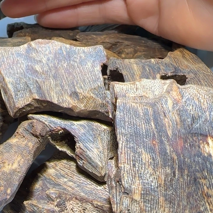 沉香手把件海南老白棋沉水块料100克