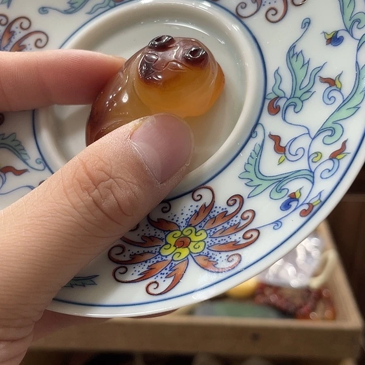 瓷片精致雕刻工艺品