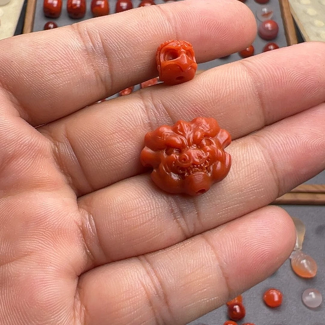 塵***下南红玛瑙未镶嵌珠宝奇石