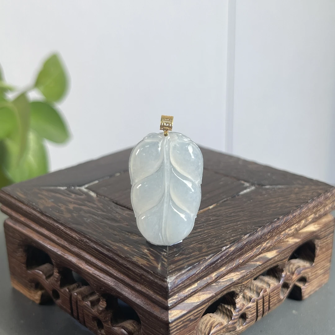 JYB04-185  天然缅甸A货翡翠 18K扣头金枝玉叶